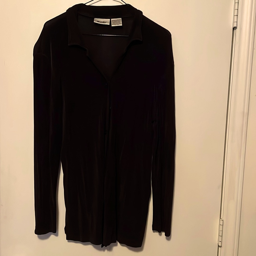 Black Units medium size button up longsleeve shirt, packs, great for travel